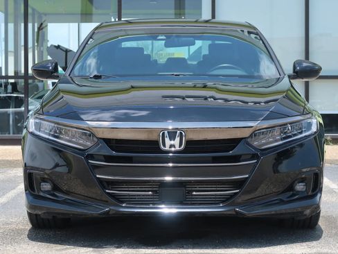 Used 2022 Honda Accord Sport image 2