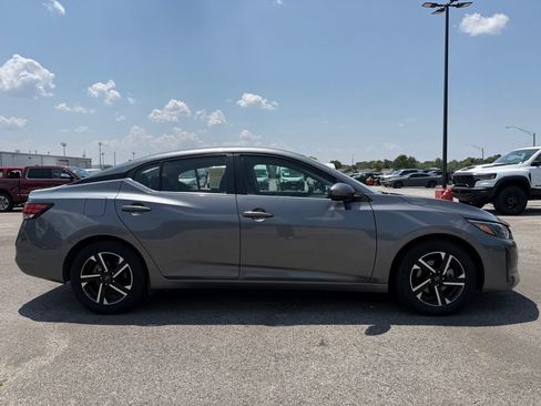 Used 2024 Nissan Sentra SV FWD image 8
