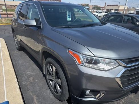 Used 2019 Chevrolet Traverse LT w/ LT Premium Package image 3