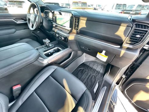 New 2026 GMC Sierra 1500 SLT image 31