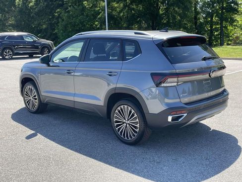 New 2026 Volkswagen Taos SE FWD image 4