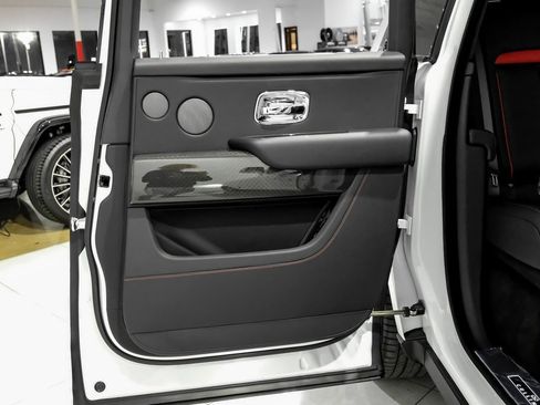 Used 2023 Rolls-Royce Cullinan Black Badge image 53