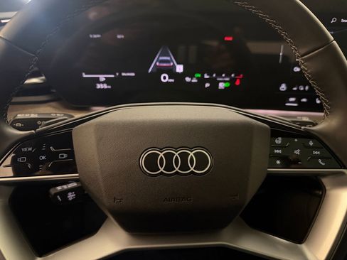 Certified 2025 Audi Q5 Premium w/ Convenience Package AWD/4WD image 18