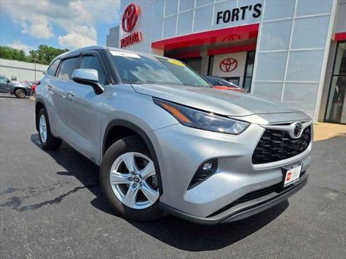 Certified 2024 Toyota Highlander LE AWD/4WD image 1
