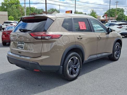 Certified 2024 Nissan Rogue SV w/ SV Premium Package AWD/4WD image 8