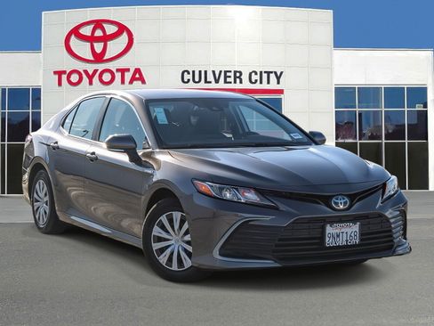 Used 2021 Toyota Camry LE image 1