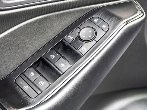 Used 2025 Nissan Rogue S image 11