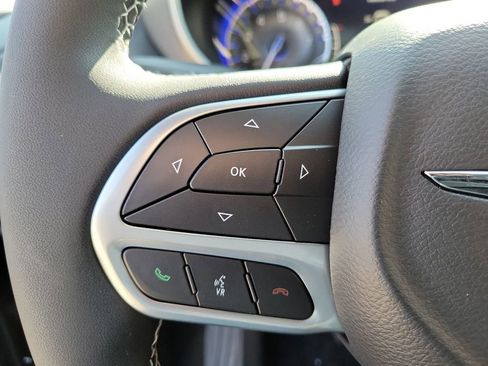 New 2025 Chrysler Voyager LX image 4