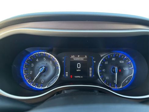 Used 2023 Chrysler Voyager LX image 16