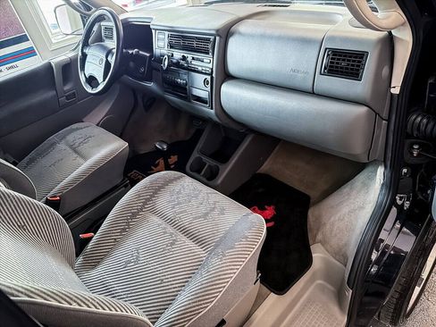 Used 1999 Volkswagen Eurovan GLS FWD image 16