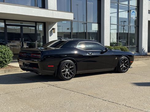 Used 2016 Dodge Challenger R/T Scat Pack w/ Leather Interior Group image 4