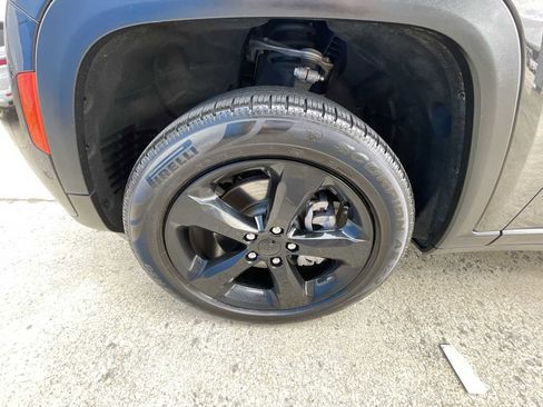 Used 2023 Jeep Grand Cherokee L Limited w/ Luxury Tech Group II image 32