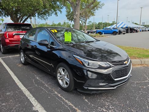 Used 2017 Chevrolet Cruze LT w/ Convenience Package FWD image 2