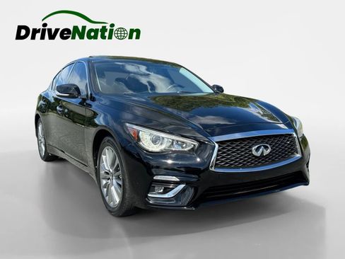 Used 2018 INFINITI Q50 Luxe w/ Essential Package (3.0T Luxe) AWD/4WD image 3