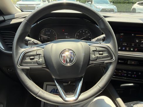 Used 2022 Buick Envision Preferred FWD image 17