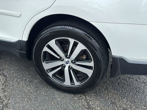Used 2018 Subaru Outback 3.6R Limited AWD/4WD image 9