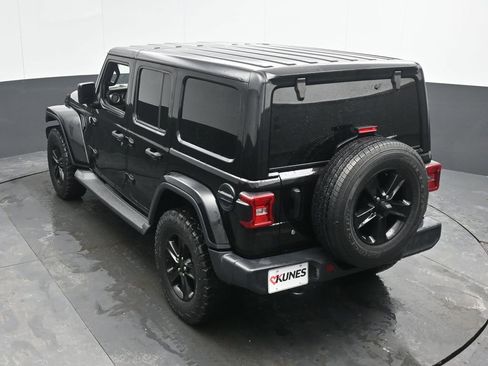 Used 2019 Jeep Wrangler Unlimited Sahara image 35