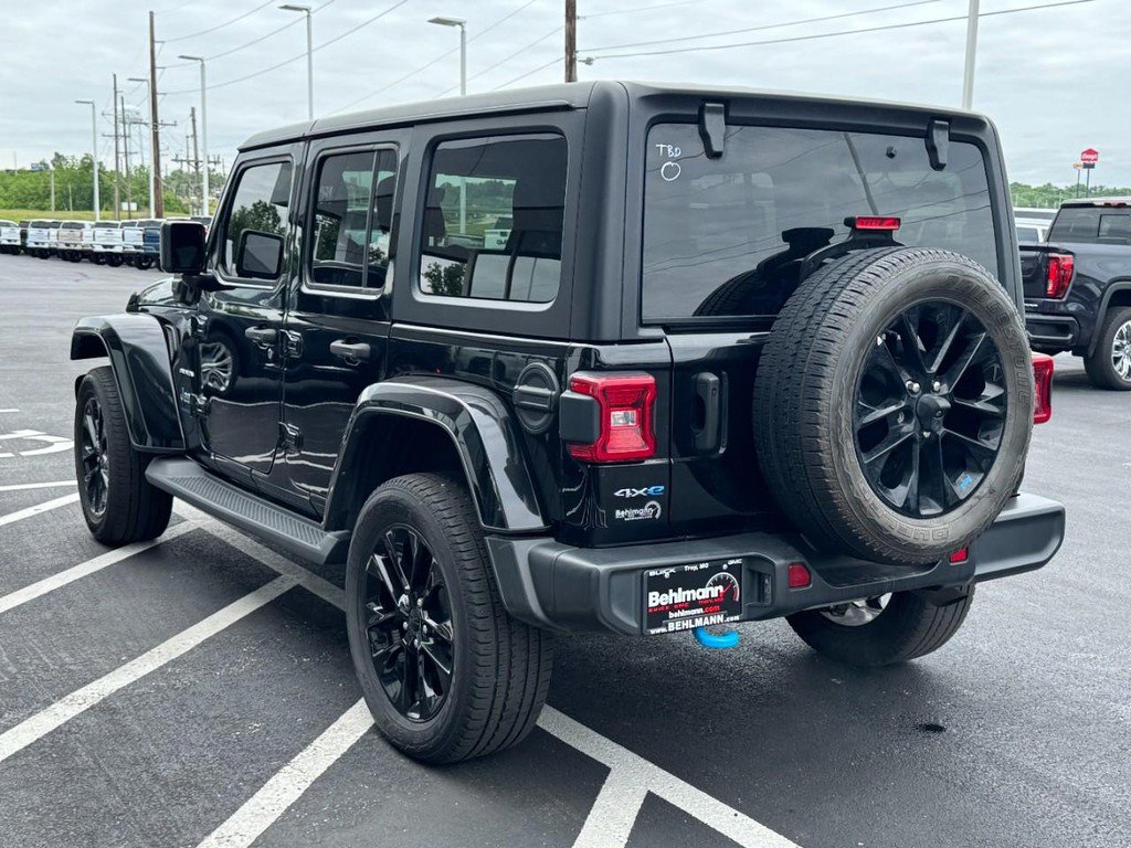 Used 2023 Jeep Wrangler Unlimited Sahara w/ Cold Weather Group AWD/4WD image 8
