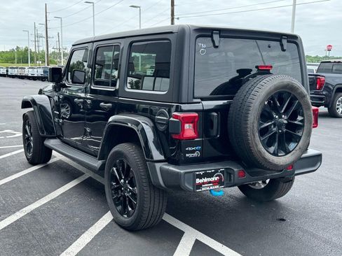 Used 2023 Jeep Wrangler Unlimited Sahara w/ Cold Weather Group AWD/4WD image 8