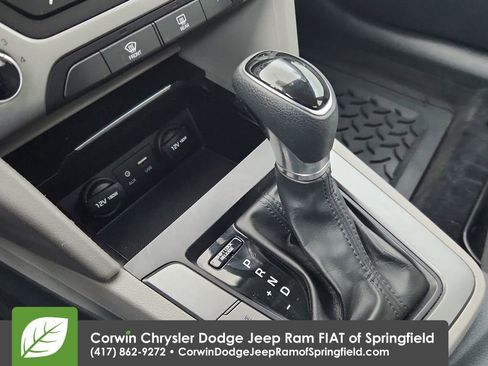 Used 2017 Hyundai Elantra SE FWD image 25