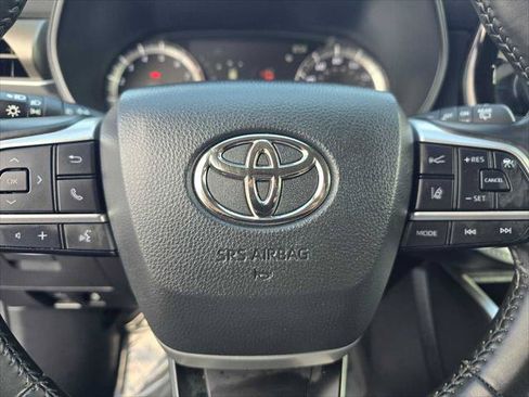 Used 2023 Toyota Highlander LE FWD image 25