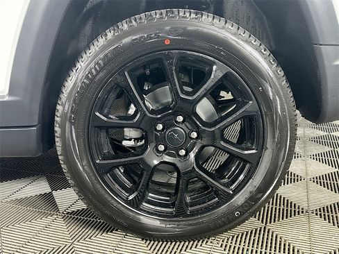 New 2026 Jeep Compass Latitude image 17