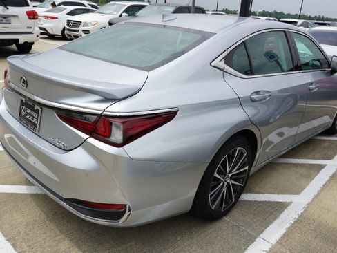 Certified 2023 Lexus ES 300h w/ Premium Package FWD image 5