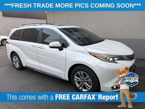 Used 2024 Toyota Sienna Platinum AWD/4WD image 3