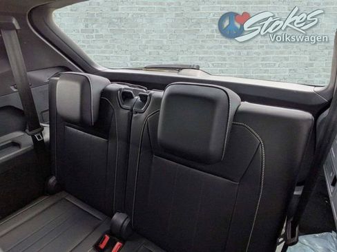 Certified 2022 Volkswagen Tiguan SE R-Line FWD image 14