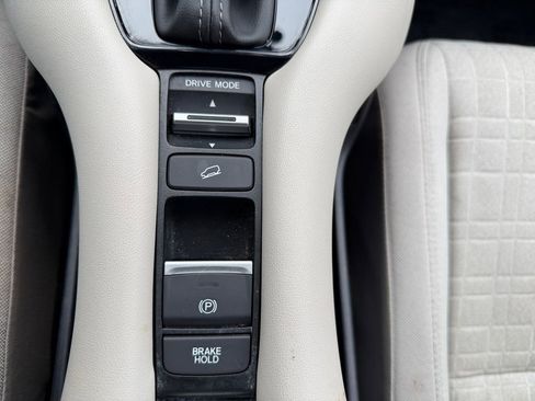 Used 2023 Honda HR-V LX image 19