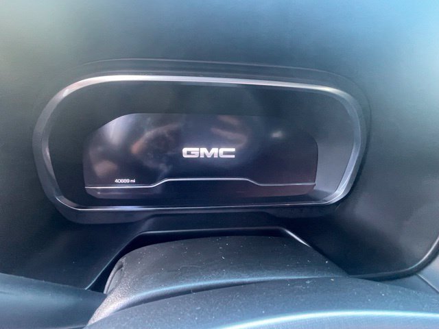 Used 2023 GMC Yukon SLT w/ SLT Luxury Package AWD/4WD image 9