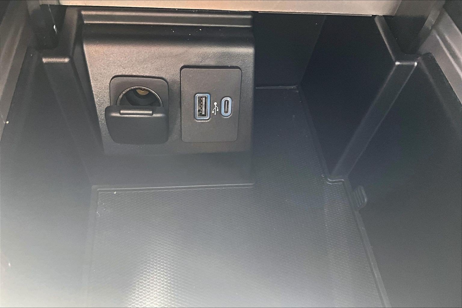 Used 2020 Ford Explorer XLT w/ Equipment Group 202A RWD image 34