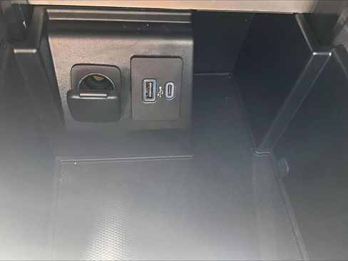 Used 2020 Ford Explorer XLT w/ Equipment Group 202A RWD image 34