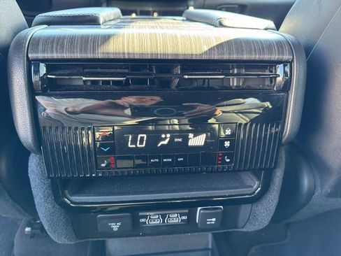 Used 2024 Jeep Wagoneer Series II AWD/4WD image 19