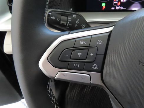 New 2026 Volkswagen Tiguan SE FWD image 12