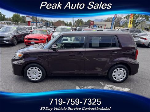 Used 2015 Scion xB FWD image 4