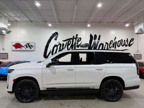 Used 2022 Cadillac Escalade Sport Platinum AWD/4WD image 2
