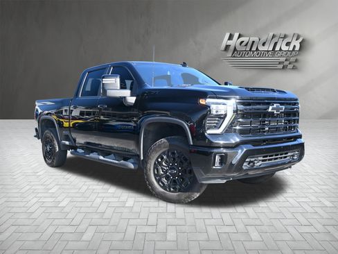 Used 2024 Chevrolet Silverado 2500 LT w/ Midnight Edition image 2