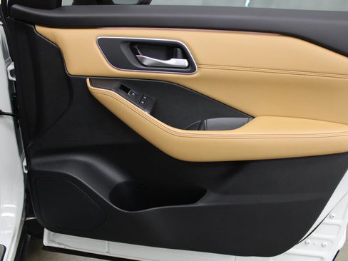 Used 2023 Nissan Rogue Platinum w/ Platinum Premium Package image 28