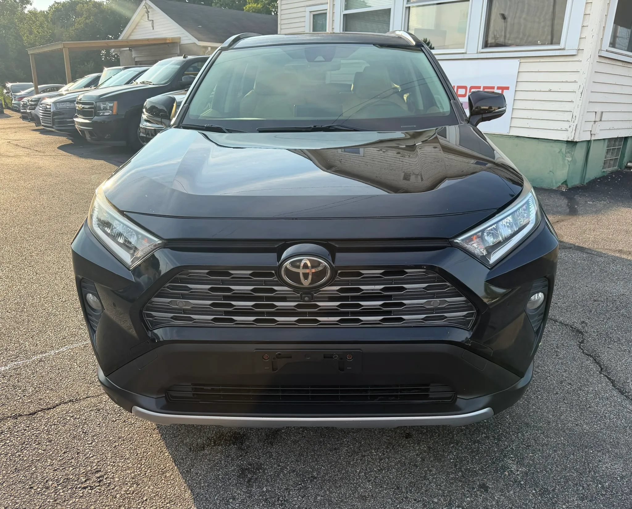 Used 2019 Toyota RAV4 Limited AWD/4WD image 4