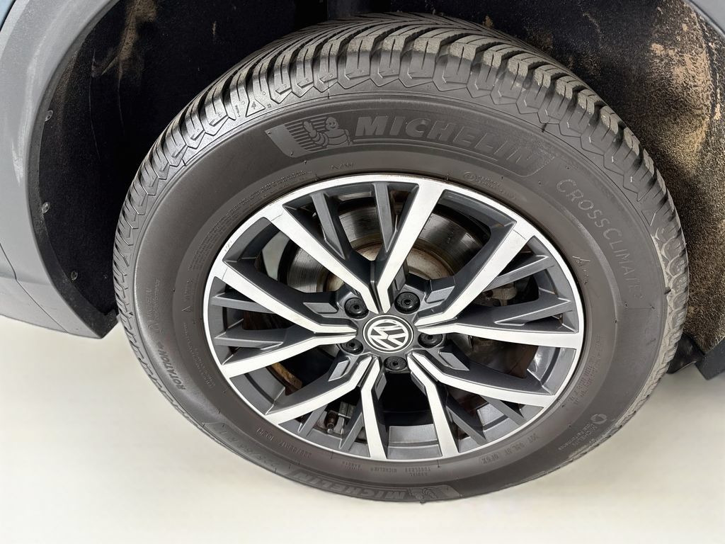 Used 2020 Volkswagen Tiguan SE AWD/4WD image 31