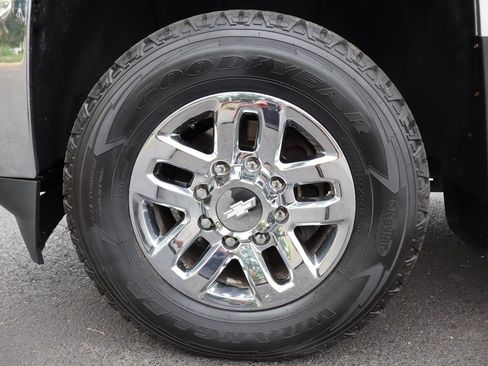Used 2019 Chevrolet Silverado 2500 LTZ w/ Duramax Plus Package AWD/4WD image 40