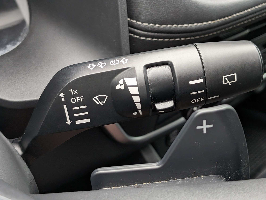 Used 2025 Nissan Rogue S FWD image 28
