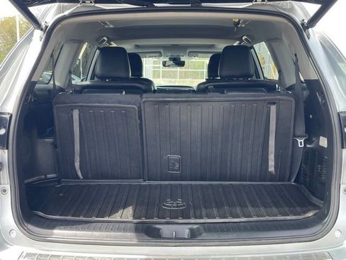 Used 2019 Toyota Highlander SE image 24