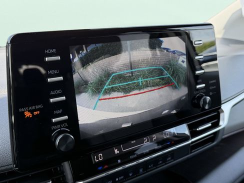 Used 2024 Toyota Sienna LE image 88