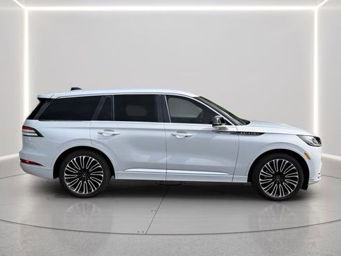 Used 2025 Lincoln Aviator Black Label AWD/4WD image 5