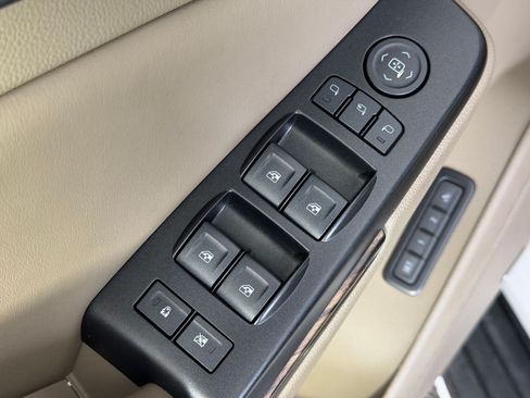 Used 2017 GMC Yukon XL SLT w/ Open Road Package RWD image 26