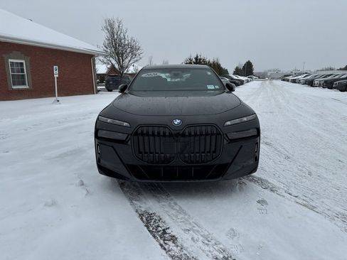 Used 2026 BMW i7 xDrive60 w/ Executive Package image 8