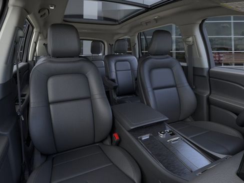 New 2025 Lincoln Aviator AWD w/ Jet Appearance Package image 10