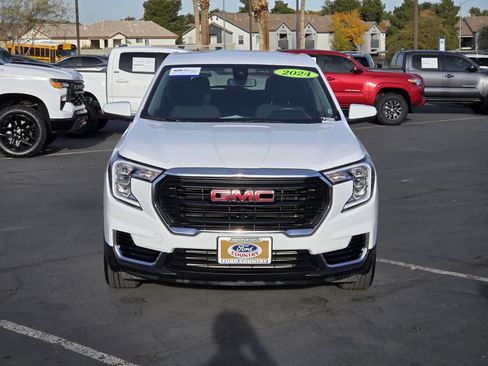 Used 2024 GMC Terrain SLE image 8